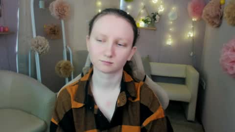 Snapshot of sunshine_blaze chatting on 05.17.26 Alice online show from 05.17.26