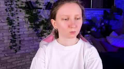 Snapshot of sunshine_blaze chatting on 05.19.26 Alice online show from 05.19.26