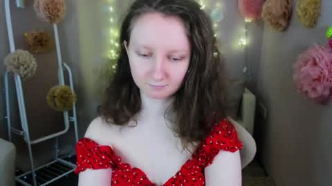Snapshot of sunshine_blaze chatting on 05.22.26 Alice online show from 05.22.26