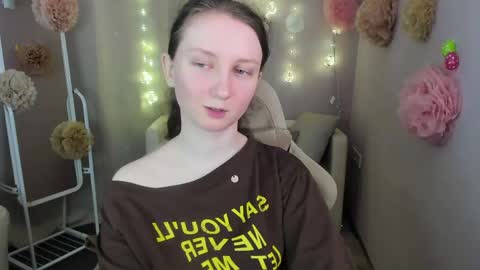 Snapshot of sunshine_blaze chatting on 05.23.26 Alice online show from 05.23.26