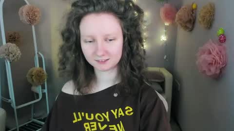 Snapshot of sunshine_blaze chatting on 05.24.26 Alice online show from 05.24.26