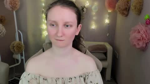 Snapshot of sunshine_blaze chatting on 05.26.26 Alice online show from 05.26.26