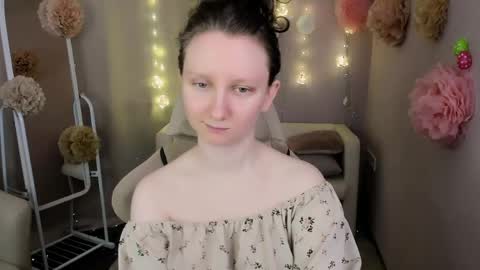 Snapshot of sunshine_blaze chatting on 05.29.26 Alice online show from 05.29.26