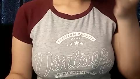 Snapshot of sunshine_days chatting on 02.10.25 Annie online show from 02.10.25