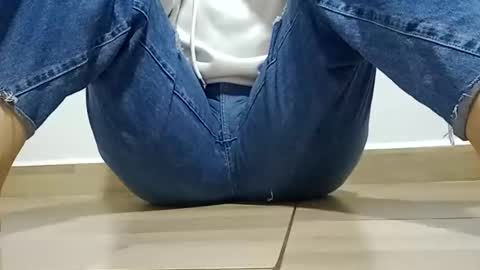 Snapshot of sunshine_days chatting on 11.15.25 Annie online show from 11.15.25