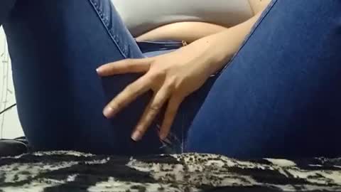 Annie online show from 04.22.26