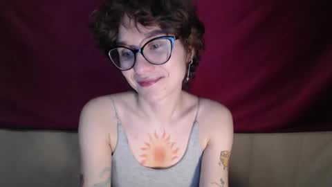 Snapshot of sunshinehella chatting on 10.17.25 Hella online show from 10.17.25