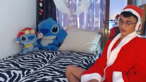 Snapshot of superasian143xx chatting on 12.22.24 GAY online show from 12.22.24