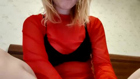 Snapshot of supereasyx chatting on 01.22.25 Annie online show from 01.22.25