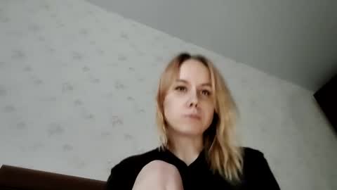 Snapshot of supereasyx chatting on 01.27.25 Annie online show from 01.27.25