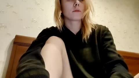 Snapshot of supereasyx chatting on 01.27.25 Annie online show from 01.27.25