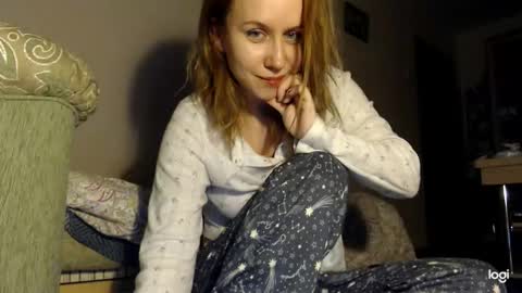 Snapshot of supereasyx chatting on 02.12.26 Annie online show from 02.12.26