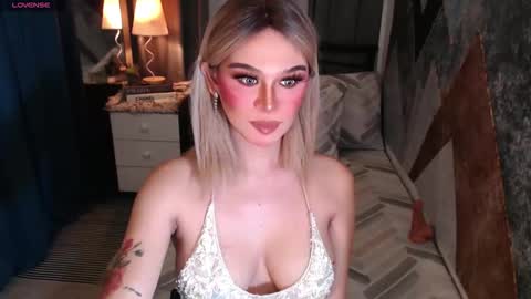Snapshot of superh0tangelxx chatting on 04.17.26 CARMINA online show from 04.17.26