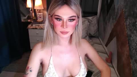 Snapshot of superh0tangelxx chatting on 04.19.26 CARMINA online show from 04.19.26