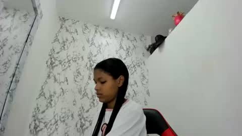 Snapshot of surifoster chatting on 05.10.26 suri online show from 05.10.26