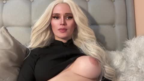 Mia online show from 01.10.25