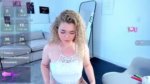 Snapshot of susan_blond chatting on 04.22.26 susan_blond online show from 04.22.26