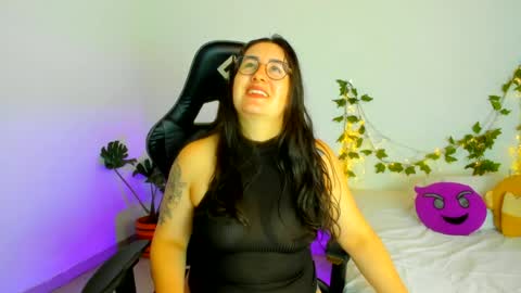 Snapshot of susan_fox1 chatting on 06.19.26 Dani online show from 06.19.26