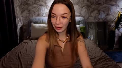 Snapshot of susannjohnson chatting on 10.19.25 susannjohnson online show from 10.19.25