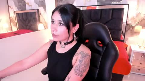Snapshot of susanvilla chatting on 05.19.26 susanvilla online show from 05.19.26