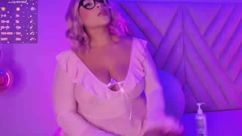 Snapshot of sussierogers chatting on 09.20.25 SussieRogers online show from 09.20.25