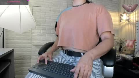 Snapshot of sussy__stone chatting on 04.11.26 online show from 04.11.26