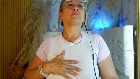 Snapshot of sussy_perez_ chatting on 05.19.26 Sussy online show from 05.19.26