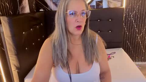 Snapshot of sussy_perez_ chatting on 05.24.26 Sussy online show from 05.24.26