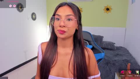Snapshot of sussy_sweet4u chatting on 03.07.25 sussy_sweet4u online show from 03.07.25