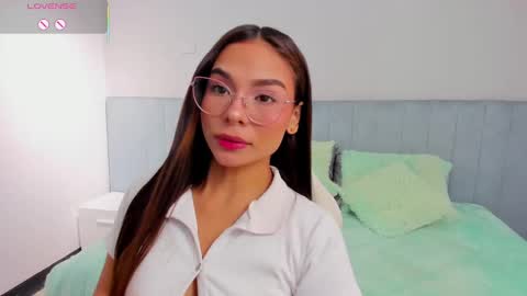 Snapshot of sussy_sweet4u chatting on 10.07.25 sussy_sweet4u online show from 10.07.25