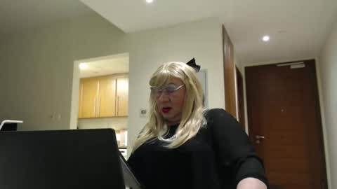 Snapshot of suzannebanci chatting on 04.24.26 My name is Sissy or more fully Suzanna Aprilia Maria Mariquita Catarina Chinita Banci. Soy una puta - que chimba ladybug online show from 04.24.26