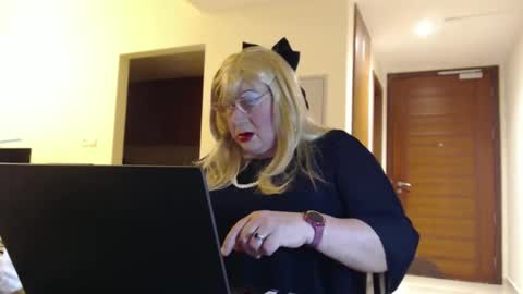 Snapshot of suzannebanci chatting on 05.08.26 My name is Sissy or more fully Suzanna Aprilia Maria Mariquita Catarina Chinita Banci. Soy una puta - que chimba ladybug online show from 05.08.26