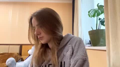 Emila online show from 04.16.26