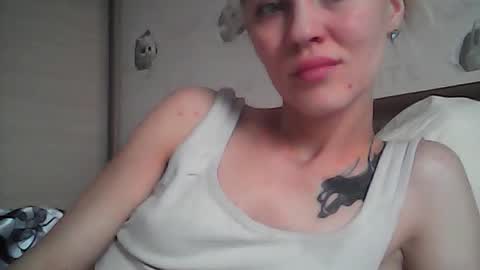 Snapshot of suzie_jenny chatting on 06.26.26 Suzie Jenny online show from 06.26.26