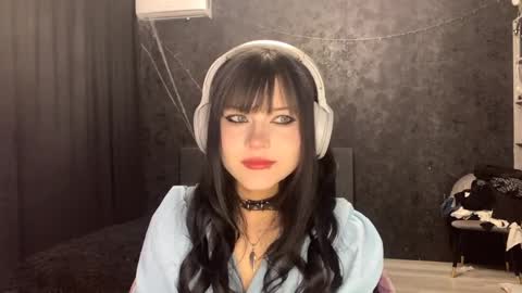 Snapshot of suziebanach chatting on 04.09.26 EmilySuonn online show from 04.09.26