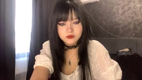 Snapshot of suziebanach chatting on 04.14.26 EmilySuonn online show from 04.14.26