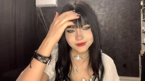 Snapshot of suziebanach chatting on 04.22.26 EmilySuonn online show from 04.22.26