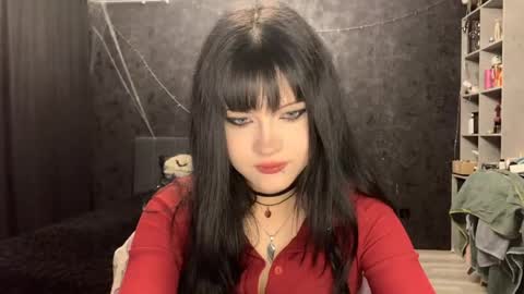 Snapshot of suziebanach chatting on 04.27.26 EmilySuonn online show from 04.27.26