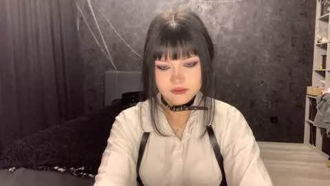 Snapshot of suziebanach chatting on 05.04.26 EmilySuonn online show from 05.04.26