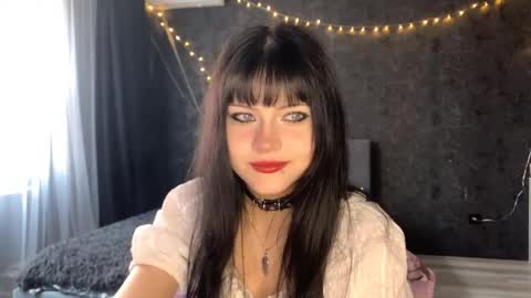 Snapshot of suziebanach chatting on 05.07.26 EmilySuonn online show from 05.07.26