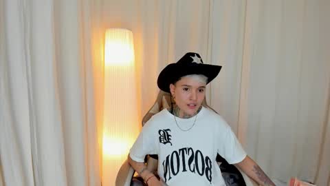Snapshot of suzu_wolf chatting on 10.17.25 suzu_wolf online show from 10.17.25