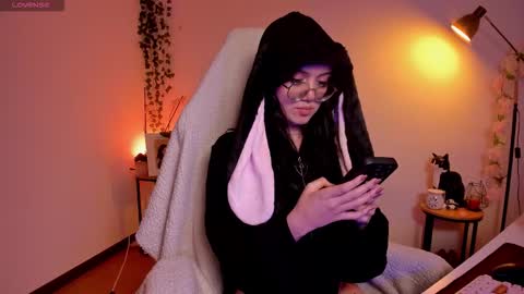 Snapshot of suzumi_ chatting on 10.29.25 Jadde online show from 10.29.25