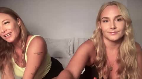 Snapshot of swedish_candii chatting on 09.19.25 Swedish Candii online show from 09.19.25