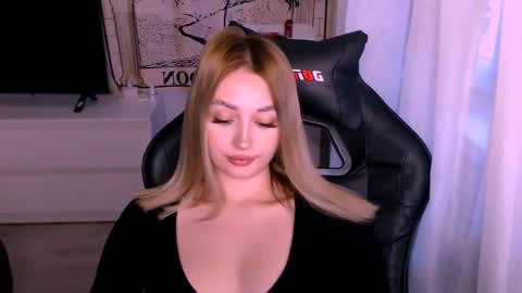 Snapshot of sweeet_baby0 chatting on 10.28.25 Kate online show from 10.28.25