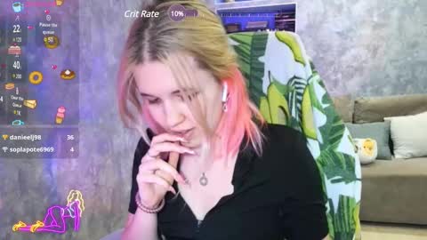 Snapshot of sweeet_bee chatting on 01.22.25 Melisa online show from 01.22.25