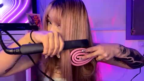 Snapshot of sweeetbabyy22 chatting on 05.23.26 Valeria online show from 05.23.26