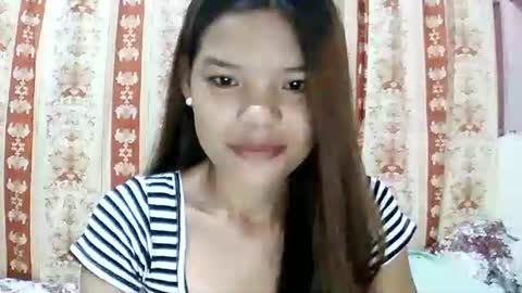 Snapshot of sweet01pinay chatting on 05.05.26 sweet01pinay online show from 05.05.26
