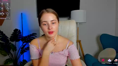 Snapshot of sweet__amily chatting on 10.01.25 Sweet  Amily online show from 10.01.25