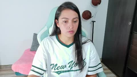 Snapshot of sweet_ahiana chatting on 05.23.26 ahinara online show from 05.23.26
