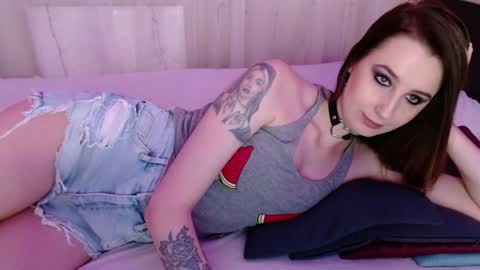 Snapshot of sweet_alica15 chatting on 02.04.25 Alice online show from 02.04.25
